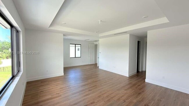 Building Photo - 19700 NE 14th Ave