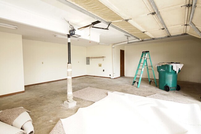 Building Photo - Waterfront Townhome in Central Niceville