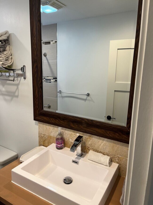 Building Photo - Three Pearls