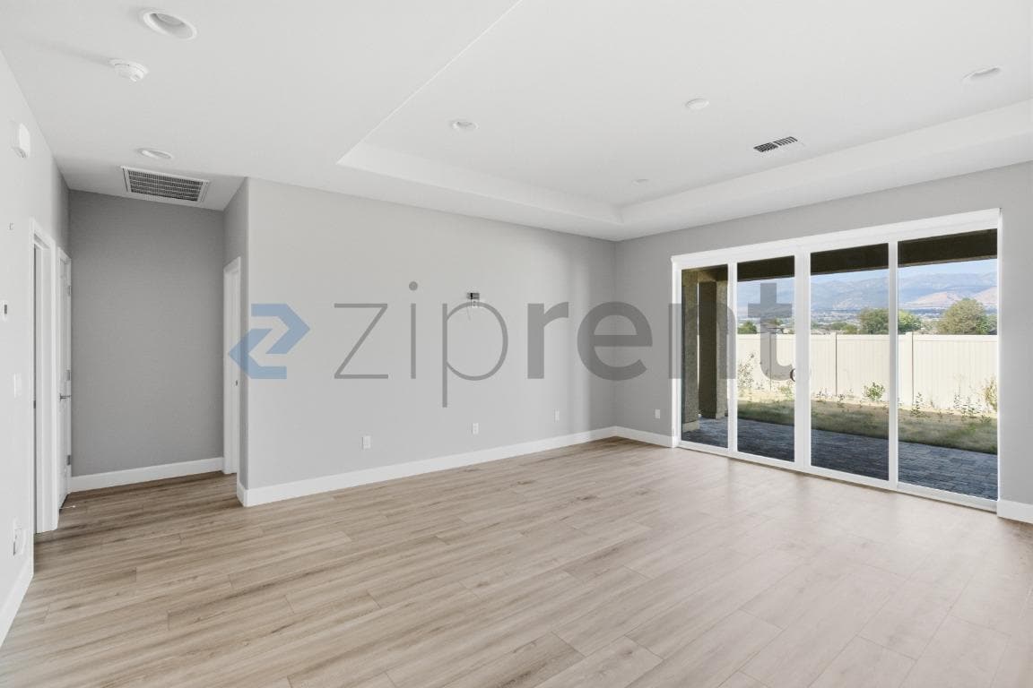 Building Photo - Unit