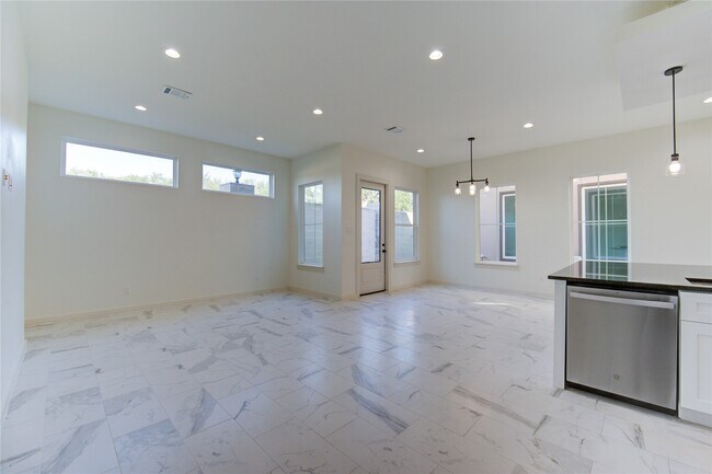 Building Photo - 2922 El Fenice Ln