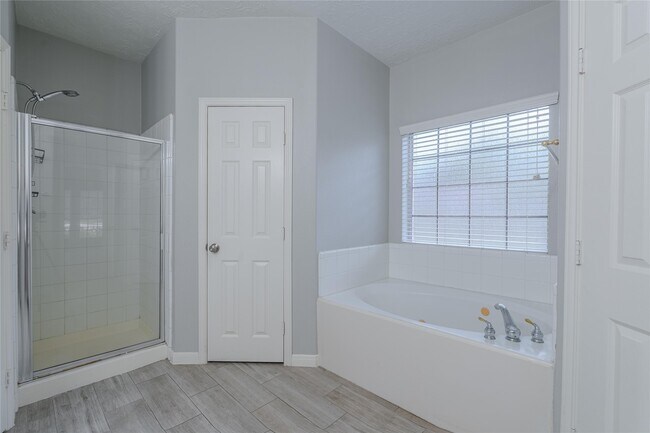 Building Photo - 13902 Stableridge Ct