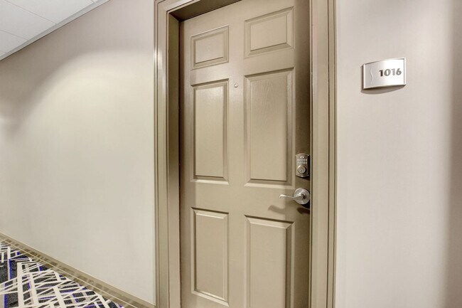 Building Photo - Fully Furnished Modern 2-Bedroom Condo at ...