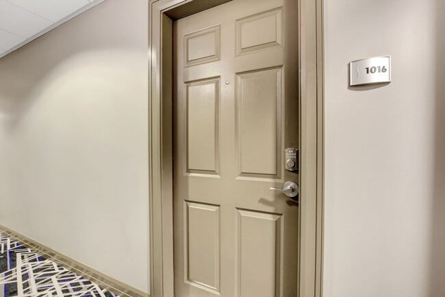 Building Photo - HIGHRISE DOWNTOWN, FULLY FURNISHED!