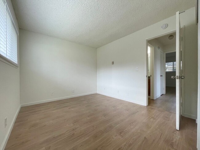 Building Photo - Beautifully Renovated Marina Village Condo...