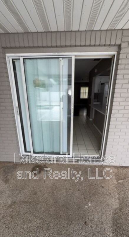 Building Photo - 5608 Lake Fox Cir