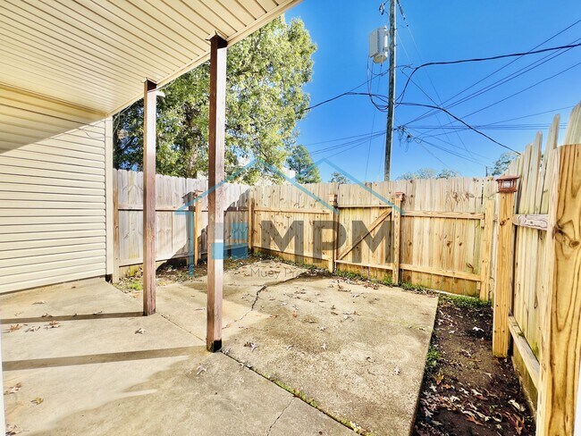 Building Photo - 69 Colonial Dr