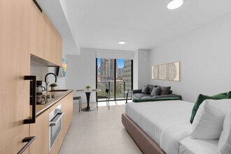 Building Photo - 501 NE 1st Ave