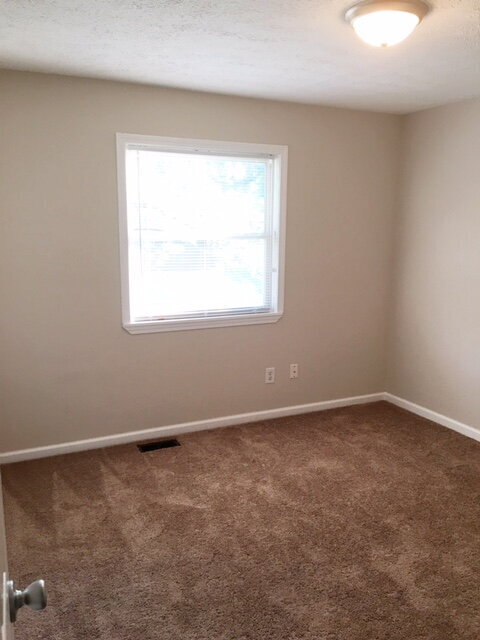 Building Photo - WEST SIDE 5 BR SPLIT LEVEL HOME AVAILABLE NOW!