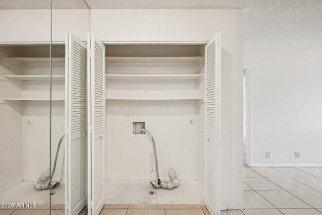 Building Photo - 9001 W Elm St