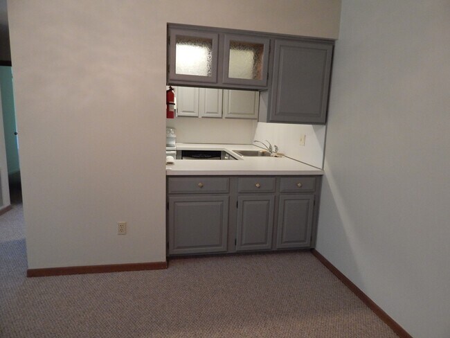 Building Photo - 340 Sunderland Rd