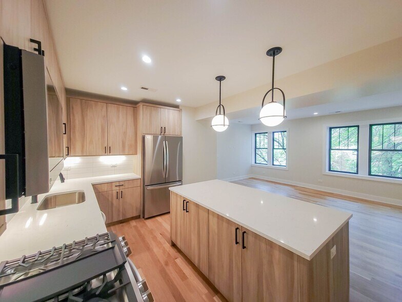 Building Photo - 4848 N Seeley Ave