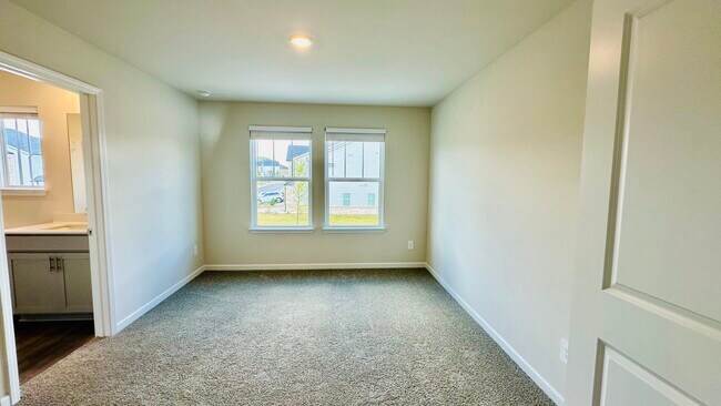 Building Photo - 690 Gabby Pt SW