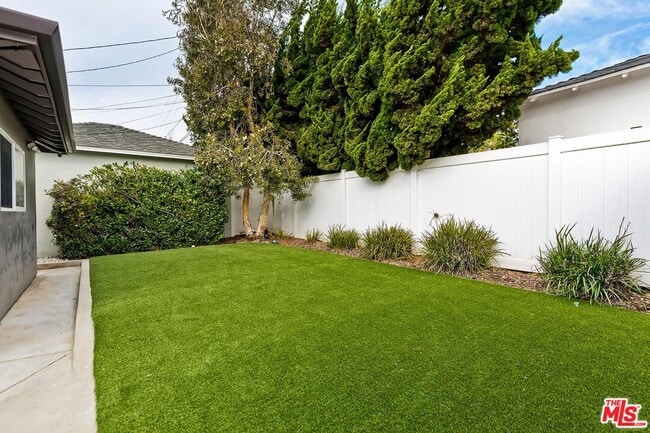 Building Photo - 7820 Agnew Ave