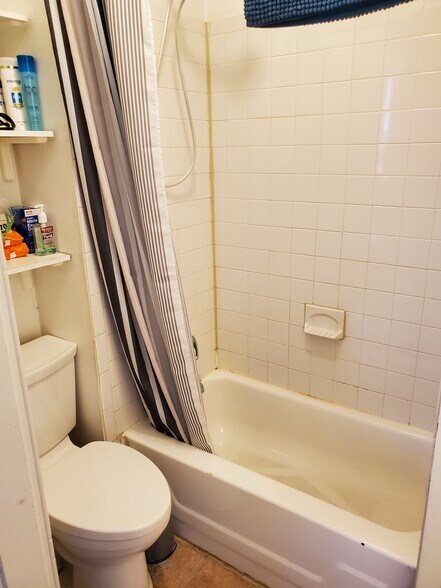 bathroom - 12 E Madison St