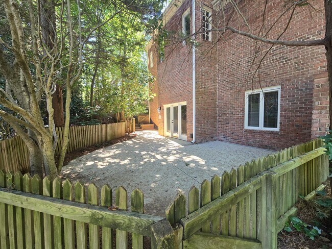 Building Photo - 102 Eyemouth Ct