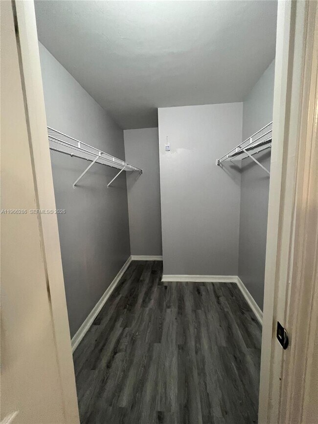 Building Photo - 507 Peerless Cir