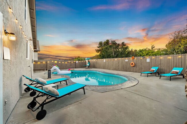 Building Photo - 13737 Via Tres Vistas