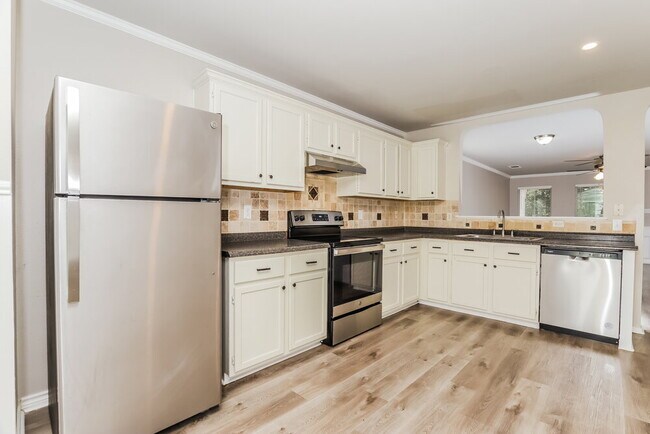 Building Photo - 326 Silver Bit