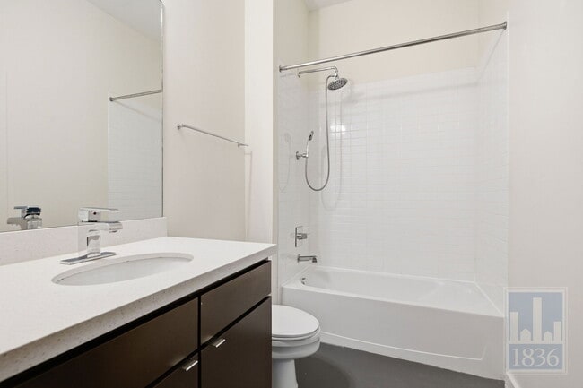 Building Photo - 507 Sabine St