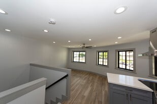 Building Photo - 1227 Elm St