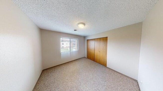 Building Photo - 1727 N Grandview Ln