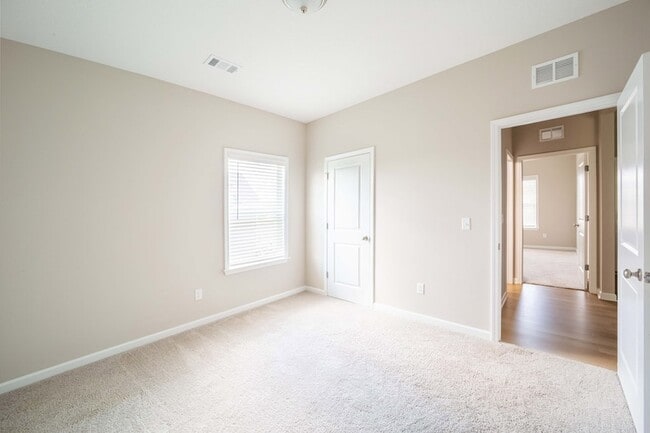 Building Photo - 5176 Legion Dr