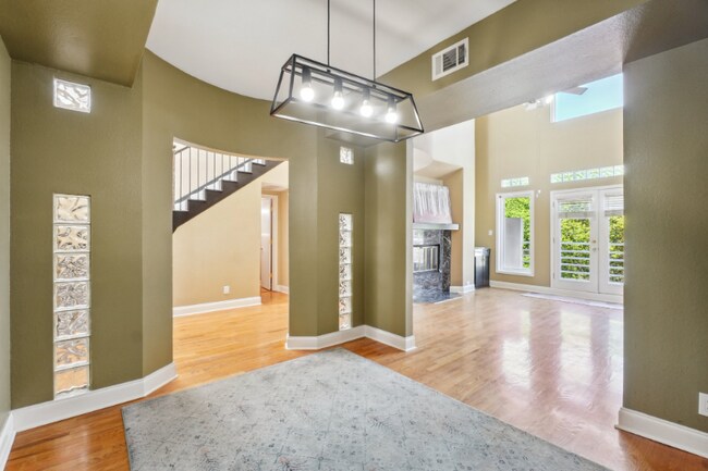 Building Photo - 4040 Avondale Ave