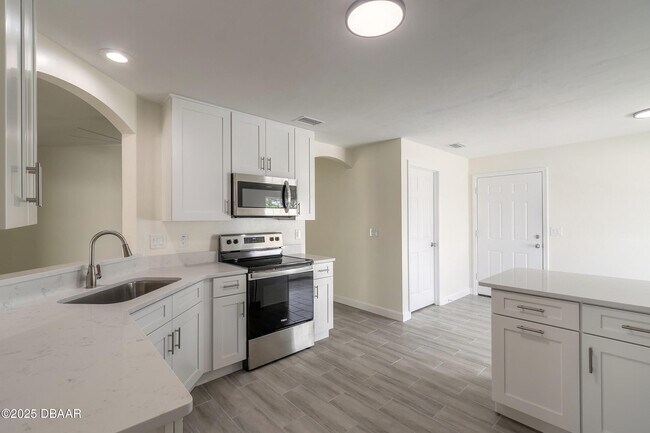 Building Photo - 1431 Victory Palm Dr