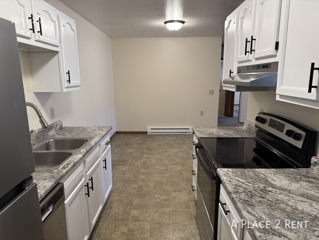 Building Photo - Newly Renovated 2-Bed Near Hospital | Bran...