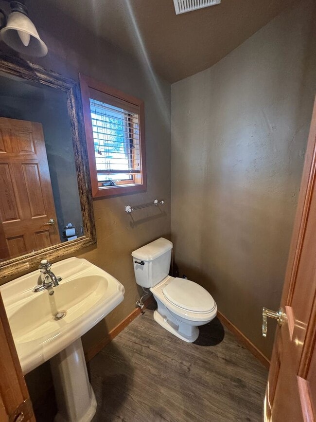 Building Photo - Classic Vail Retreat with 2 Kitchens, Loft Office, and 2-Car Garage