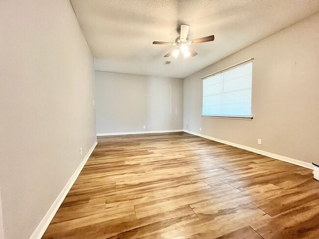 Building Photo - 114 Willow Loop