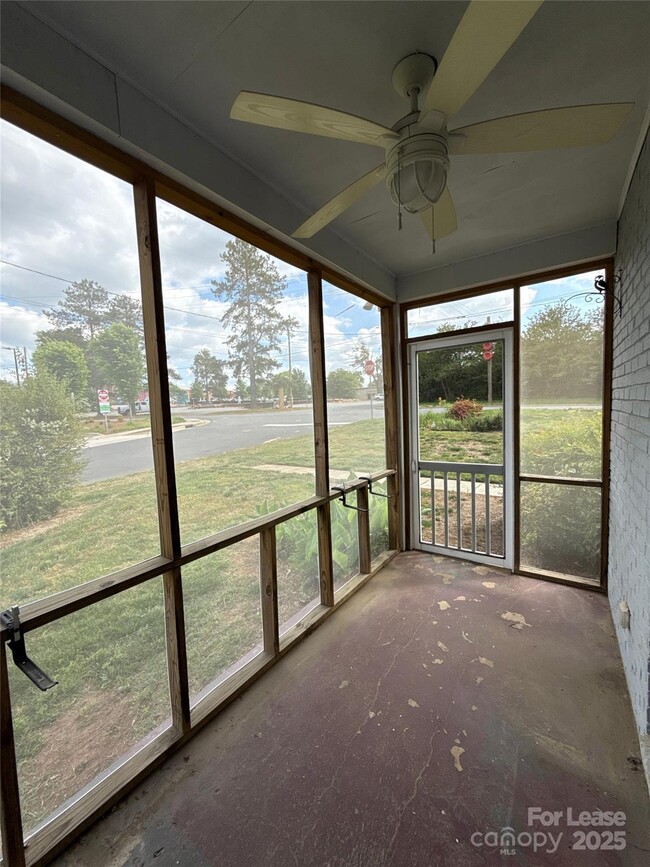 Building Photo - 300 E Peterson Dr