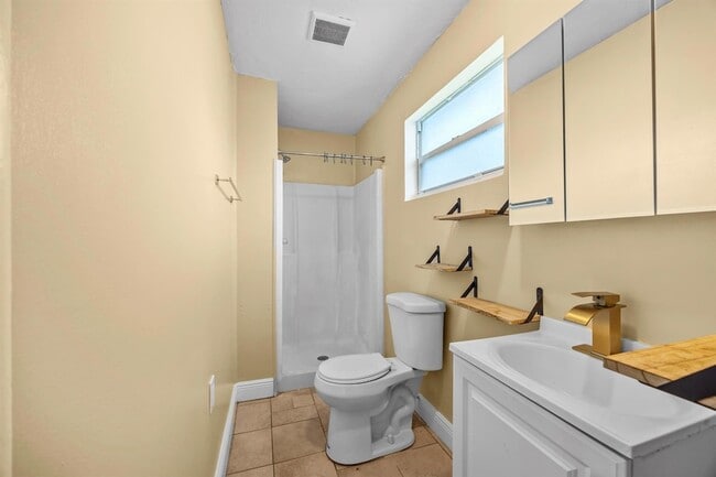 Building Photo - 120 Pleasant Pl