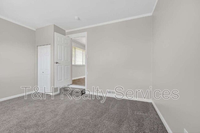 Building Photo - 1655 Walker Ave