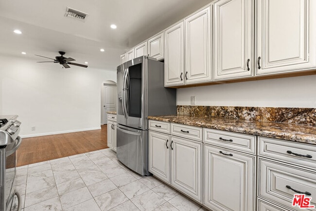 Building Photo - 4530 Bakman Ave