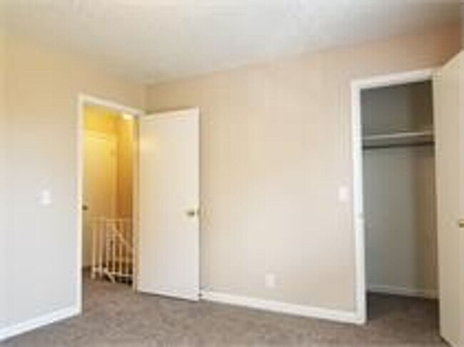 Building Photo - 280 Donna Dr