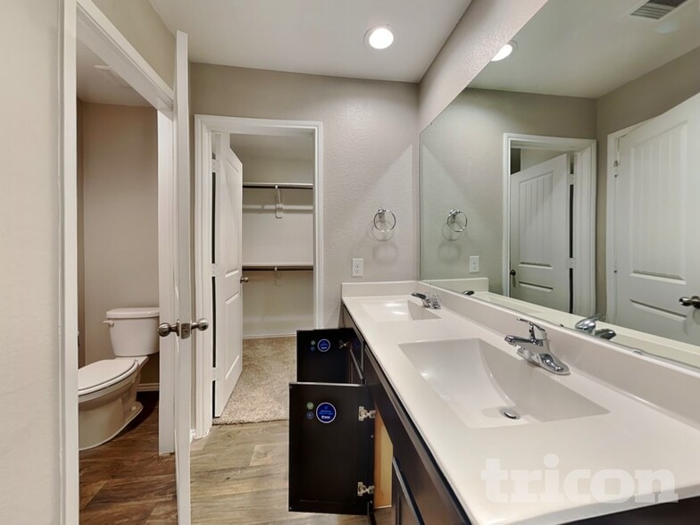 Building Photo - 8523 Aster Gln Wy