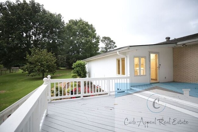 Building Photo - Westside Schools - 3 bed/ 2 bath 2,300 sq.ft.., den/family room, deck in the country on a paved r...