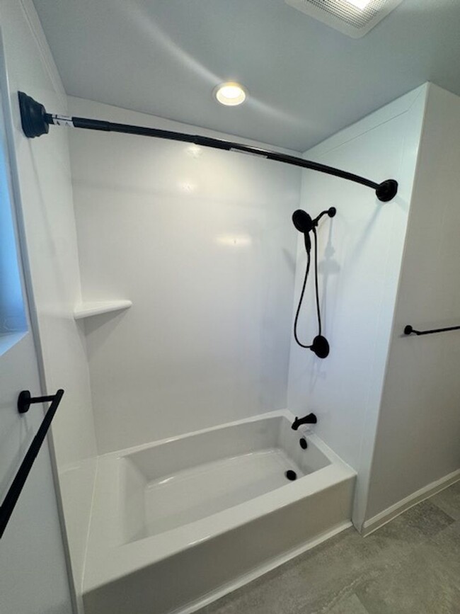 Building Photo - Beautiful West Redding Home with $200 Move...