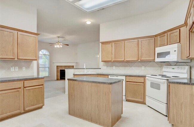 Building Photo - 6338 Big Oak Canyon Dr