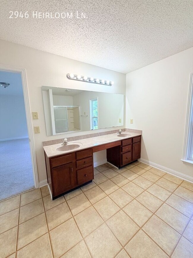 Building Photo - 2946 Heirloom Ln