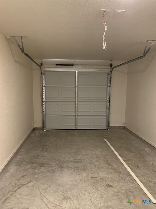 Building Photo - 2412 Alterman Dr