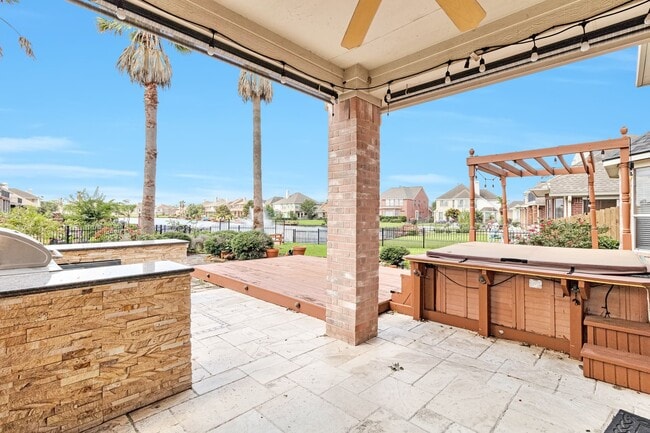 Building Photo - 11811 Newport Shore Dr