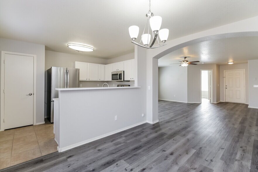 Building Photo - 10442 E Arcadia Ave