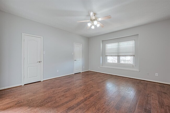 Building Photo - 2202 Highland Crossing Dr