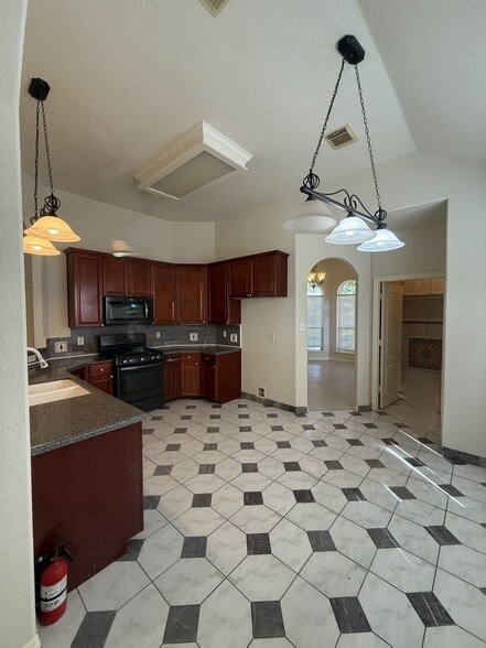 Building Photo - 5250 Sherilynn Dr