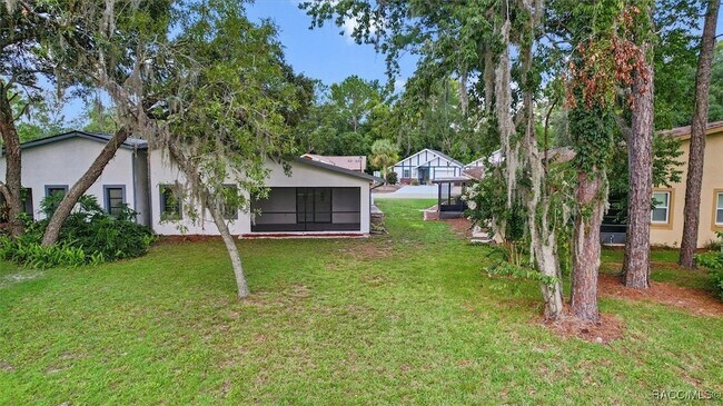 Building Photo - 83 Golfview Dr