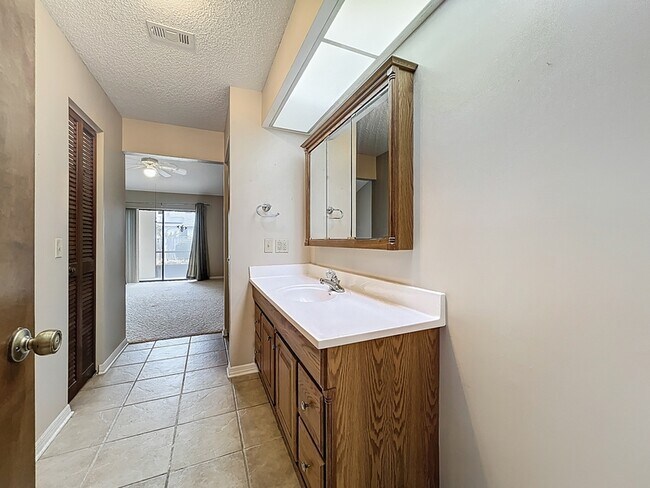 Building Photo - 330 Markley Ct