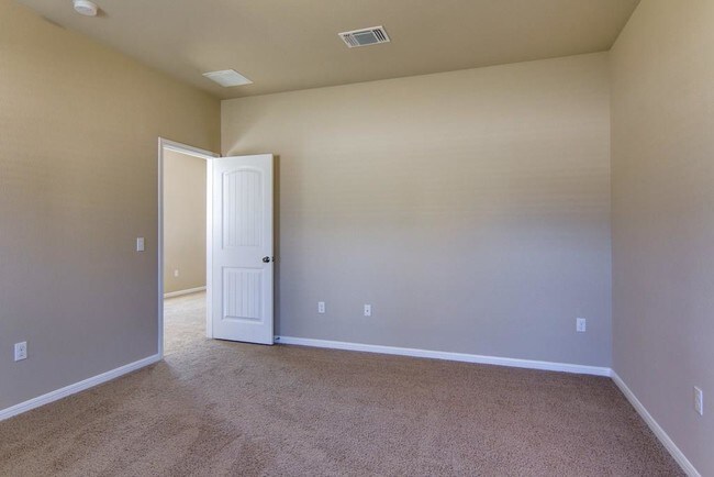 Building Photo - 605 Brashear Ln
